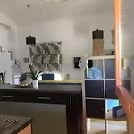 House Emc فيلة
