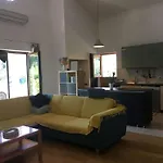 House Emc וילה *