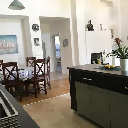 House Emc Umag